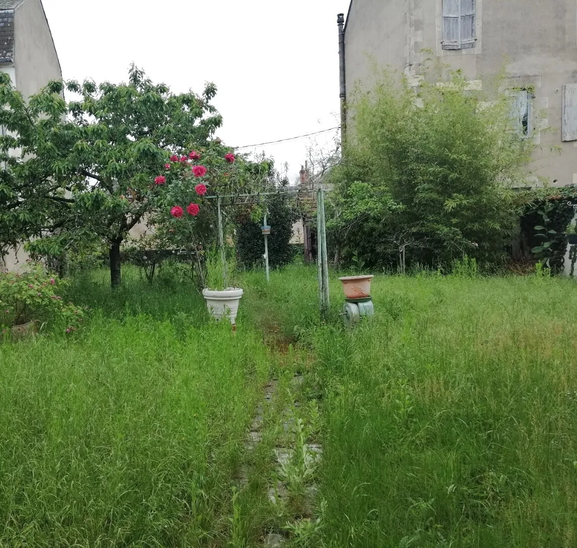Maison à Nevers de 121 m² avec jardin, garage et 5 chambres - Centre-ville 