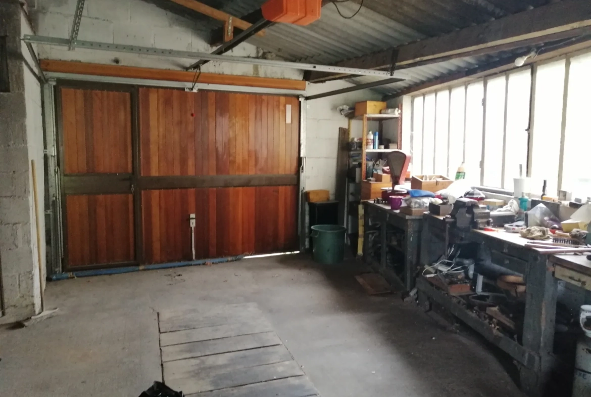 Maison à Nevers de 121 m² avec jardin, garage et 5 chambres - Centre-ville 
