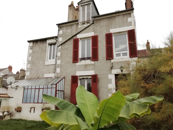 Maison à Nevers de 121 m² avec jardin, garage et 5 chambres - Centre-ville