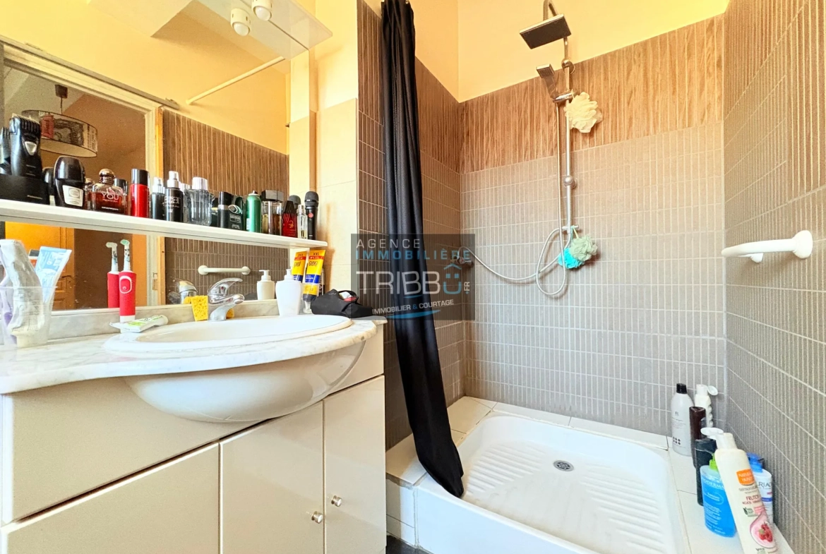 Maison de village à Villemolaque de 115 m² avec cour extérieure 