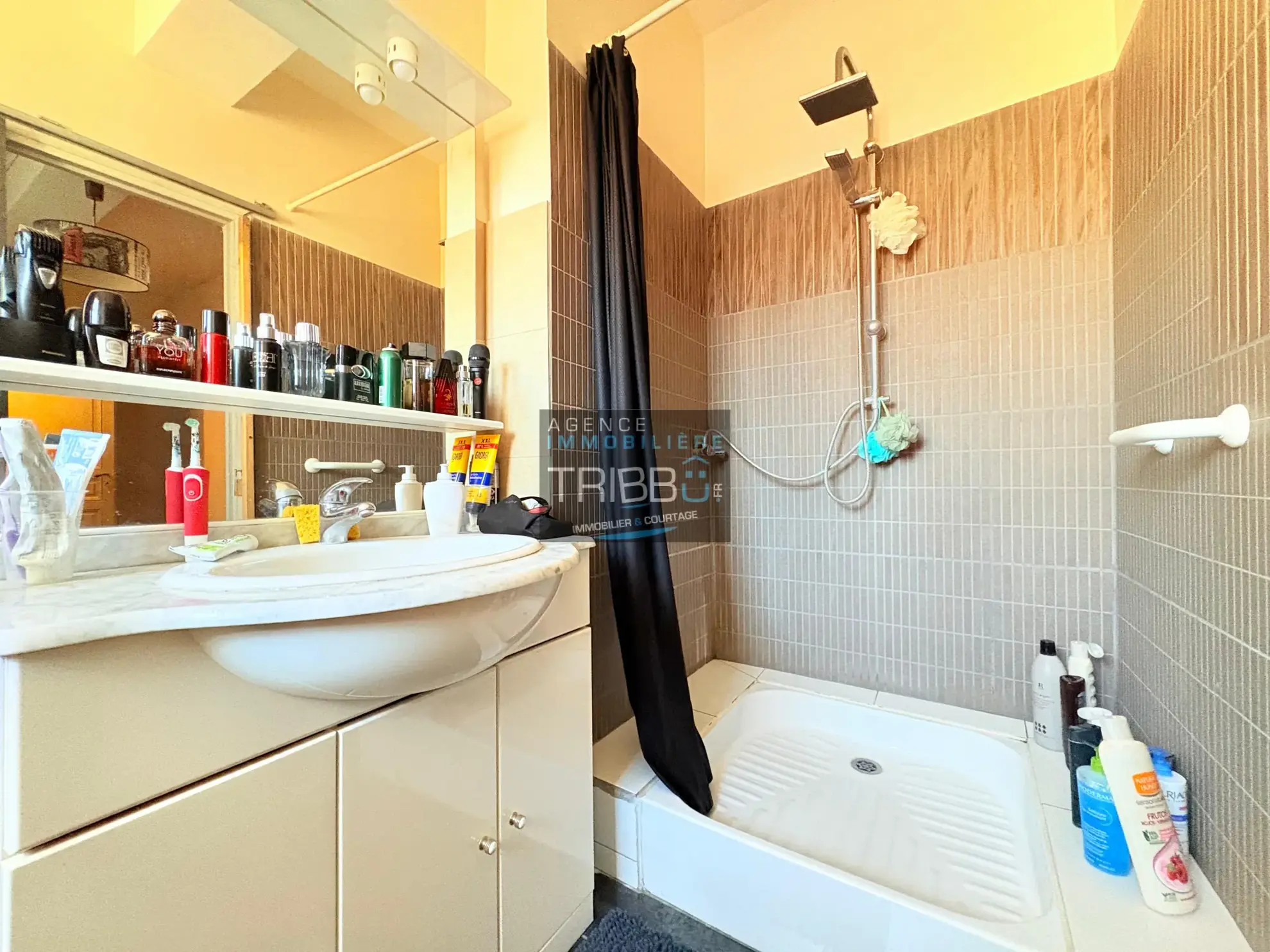 Maison de village à Villemolaque de 115 m² avec cour extérieure 