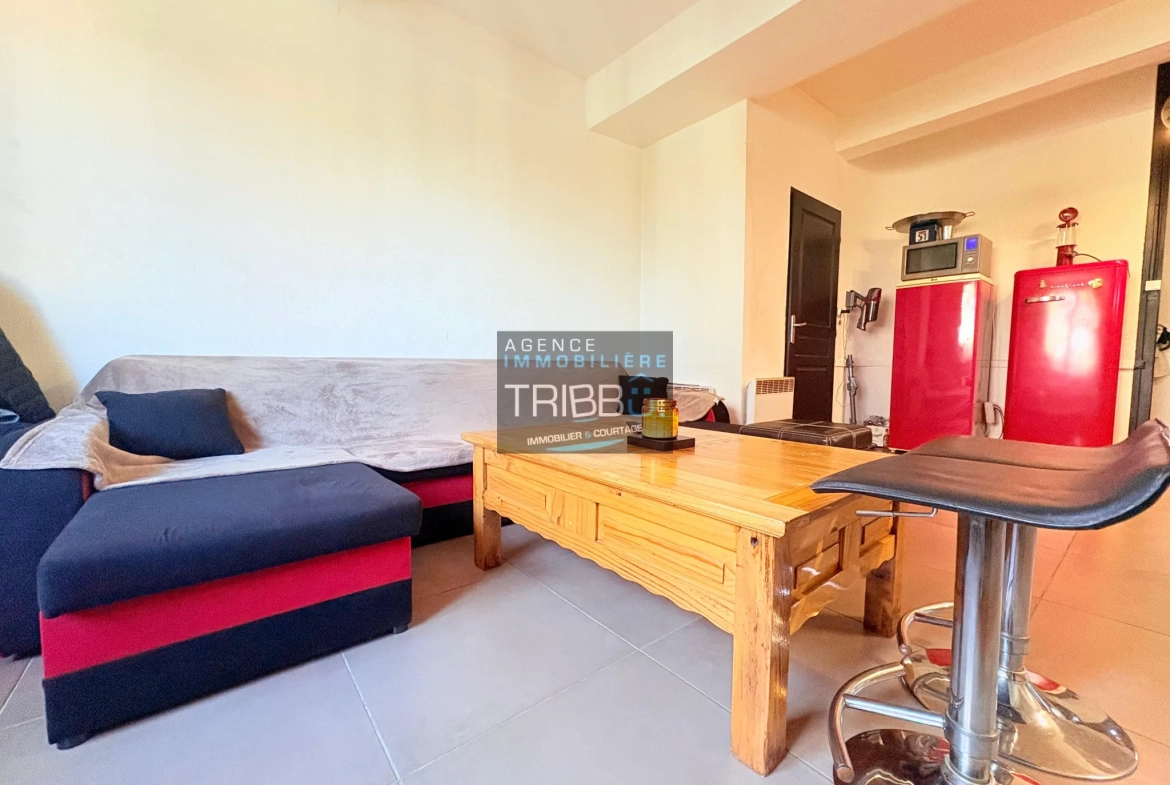 Maison de village à Villemolaque de 115 m² avec cour extérieure 
