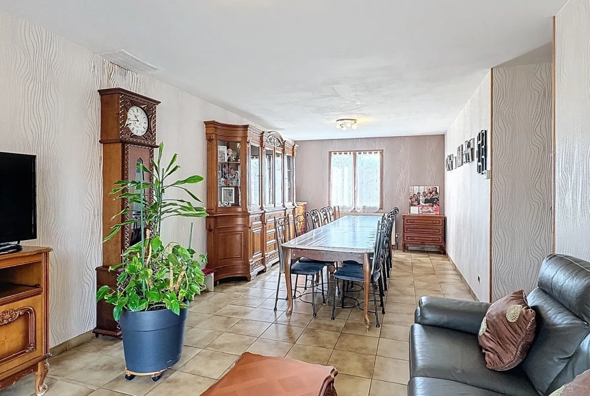 Maison individuelle de 4 chambres avec jardin et garage à Ancy-Dornot proche Metz 