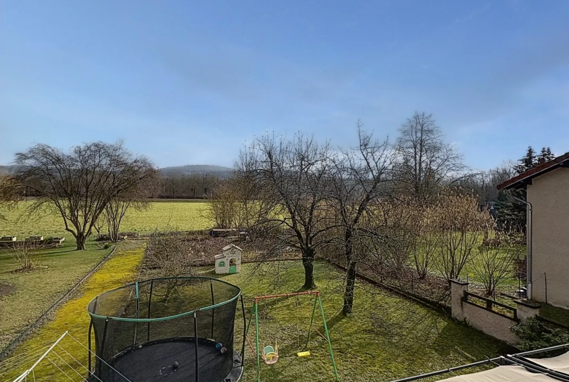 Maison individuelle de 4 chambres avec jardin et garage à Ancy-Dornot proche Metz 
