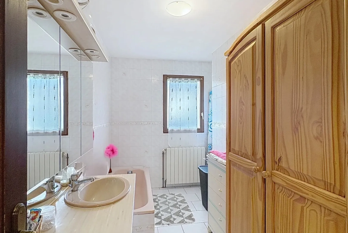 Maison individuelle de 4 chambres avec jardin et garage à Ancy-Dornot proche Metz 