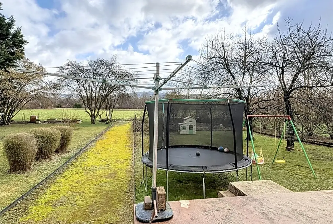 Maison individuelle de 4 chambres avec jardin et garage à Ancy-Dornot proche Metz 