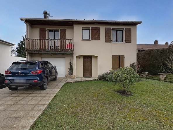 Maison individuelle de 4 chambres avec jardin et garage à Ancy-Dornot proche Metz
