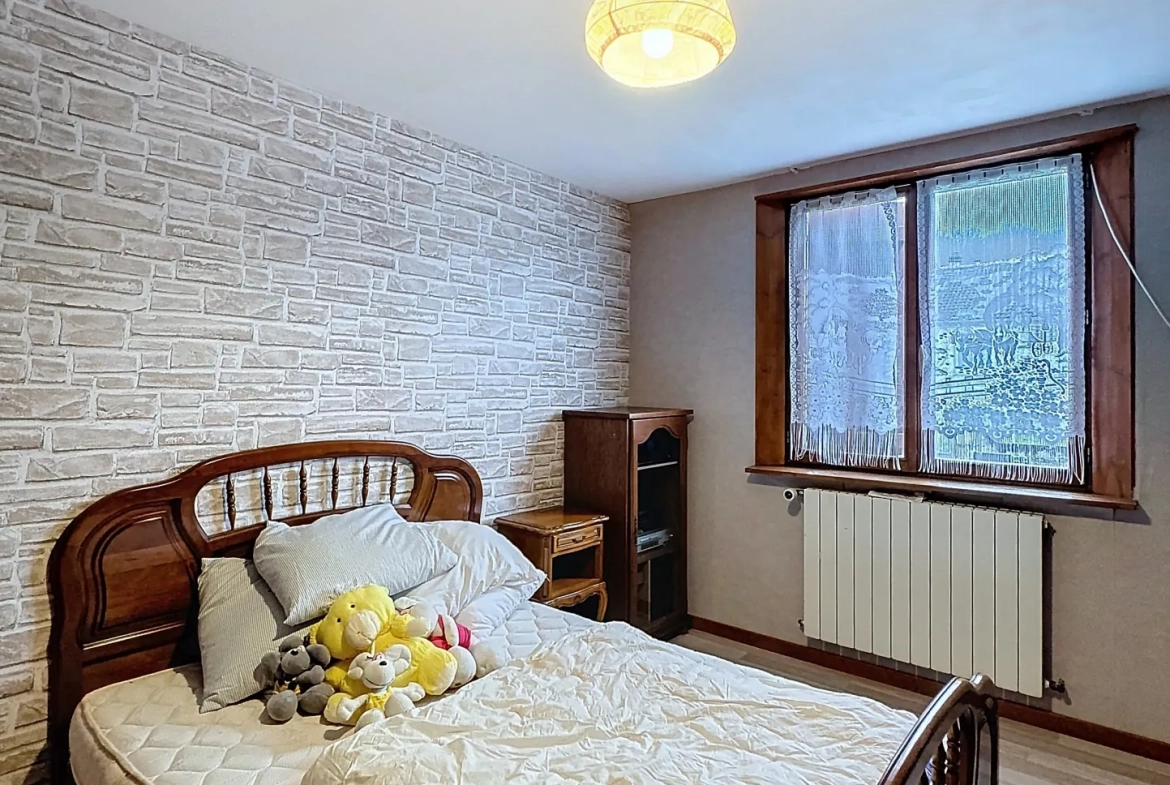 Maison individuelle de 4 chambres avec jardin et garage à Ancy-Dornot proche Metz 