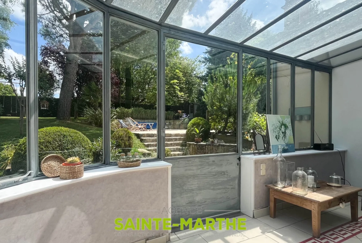 Maison avec piscine et 4 chambres à Mazières-en-Gâtine, idéalement située 