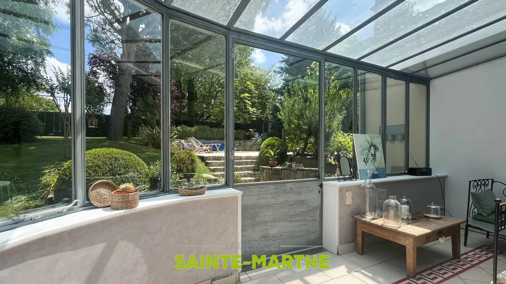 Maison avec piscine et 4 chambres à Mazières-en-Gâtine, idéalement située 