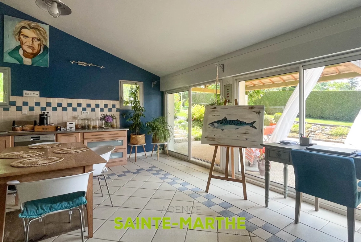 Maison avec piscine et 4 chambres à Mazières-en-Gâtine, idéalement située 