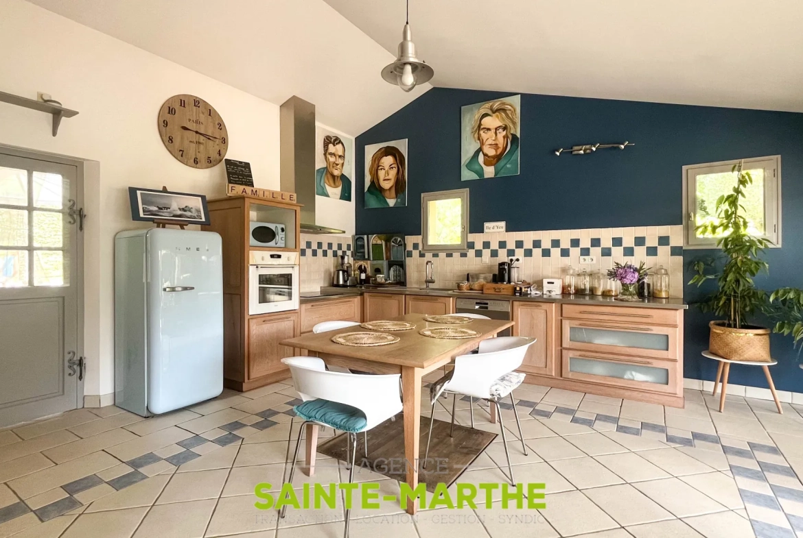 Maison avec piscine et 4 chambres à Mazières-en-Gâtine, idéalement située 