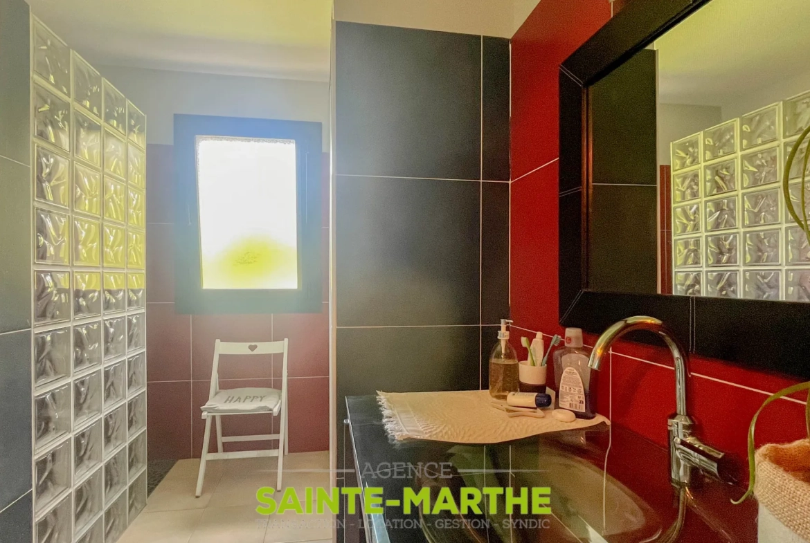 Maison avec piscine et 4 chambres à Mazières-en-Gâtine, idéalement située 