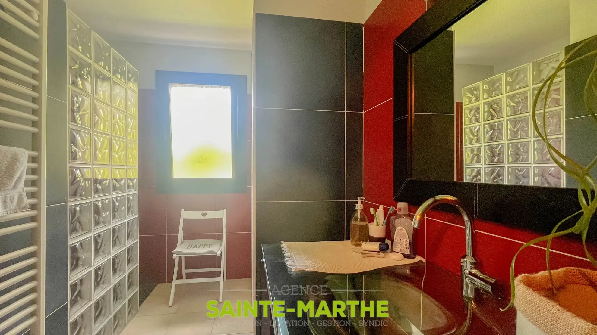 Maison avec piscine et 4 chambres à Mazières-en-Gâtine, idéalement située 