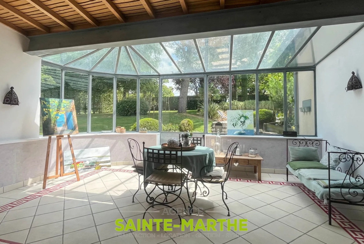 Maison avec piscine et 4 chambres à Mazières-en-Gâtine, idéalement située 