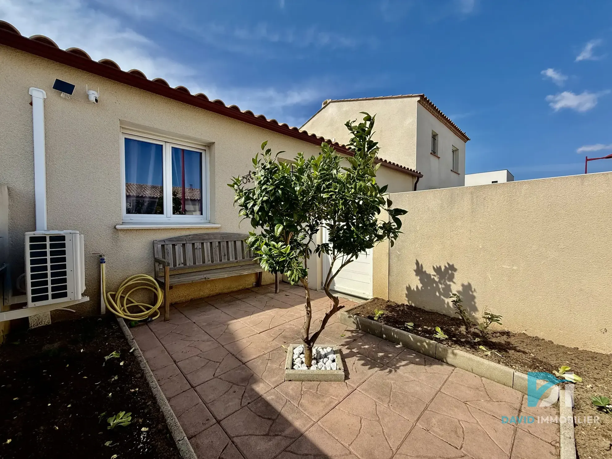 Villa moderne de plain-pied avec piscine à St Thibery - 75 m² 