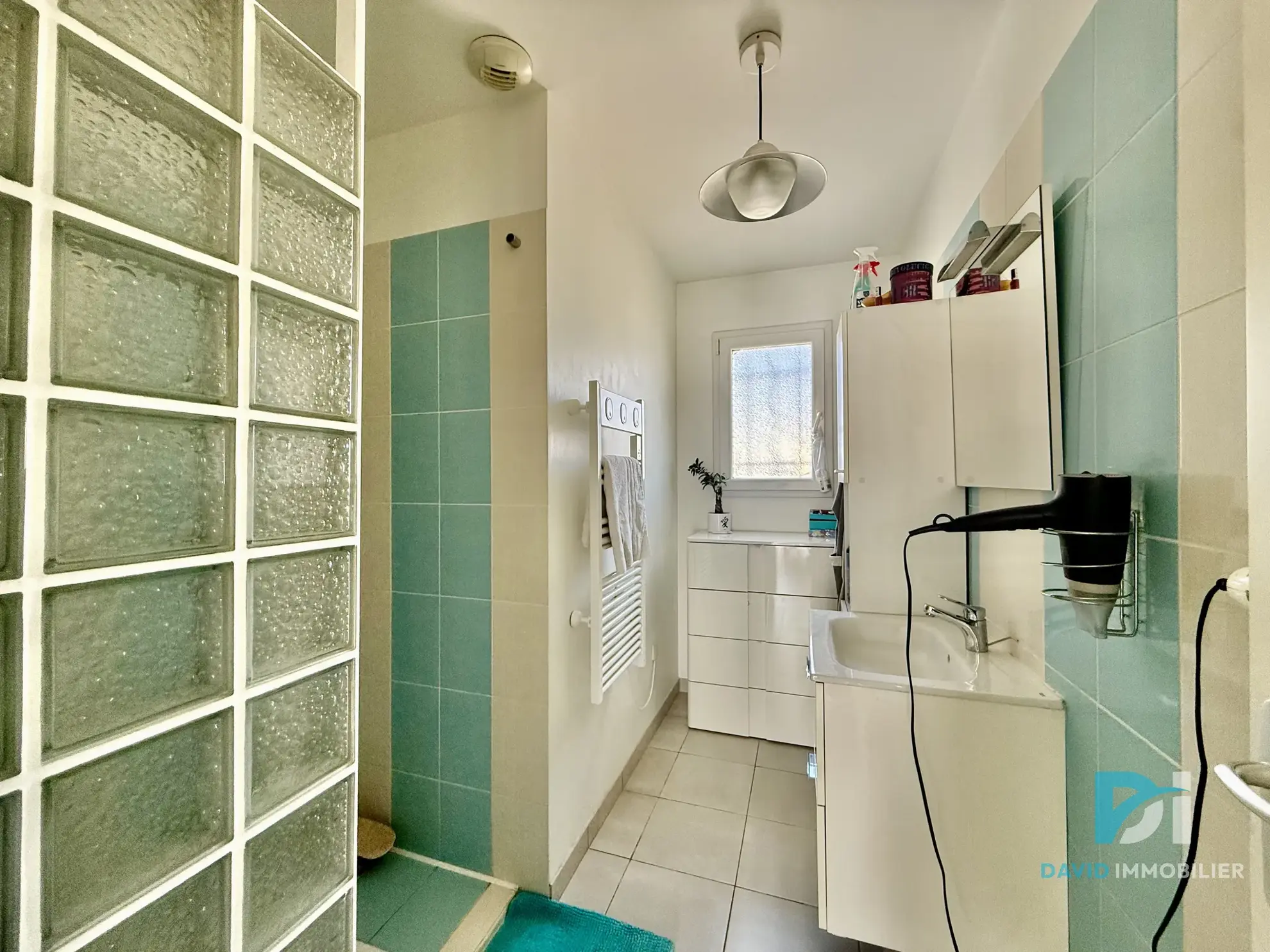 Villa moderne de plain-pied avec piscine à St Thibery - 75 m² 