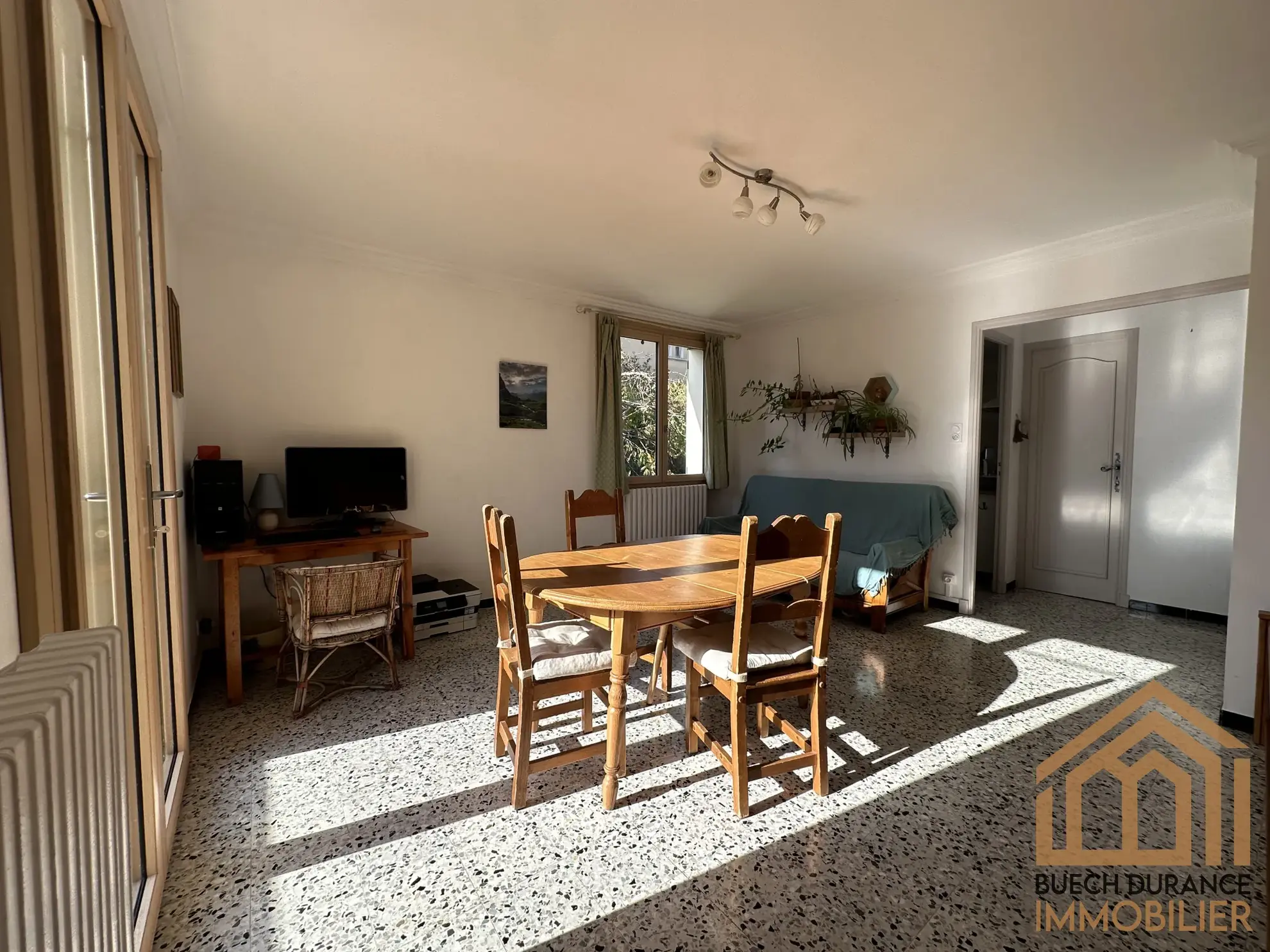 Maison individuelle à vendre à Laragne-Montéglin, 82 m² avec garage et jardin 