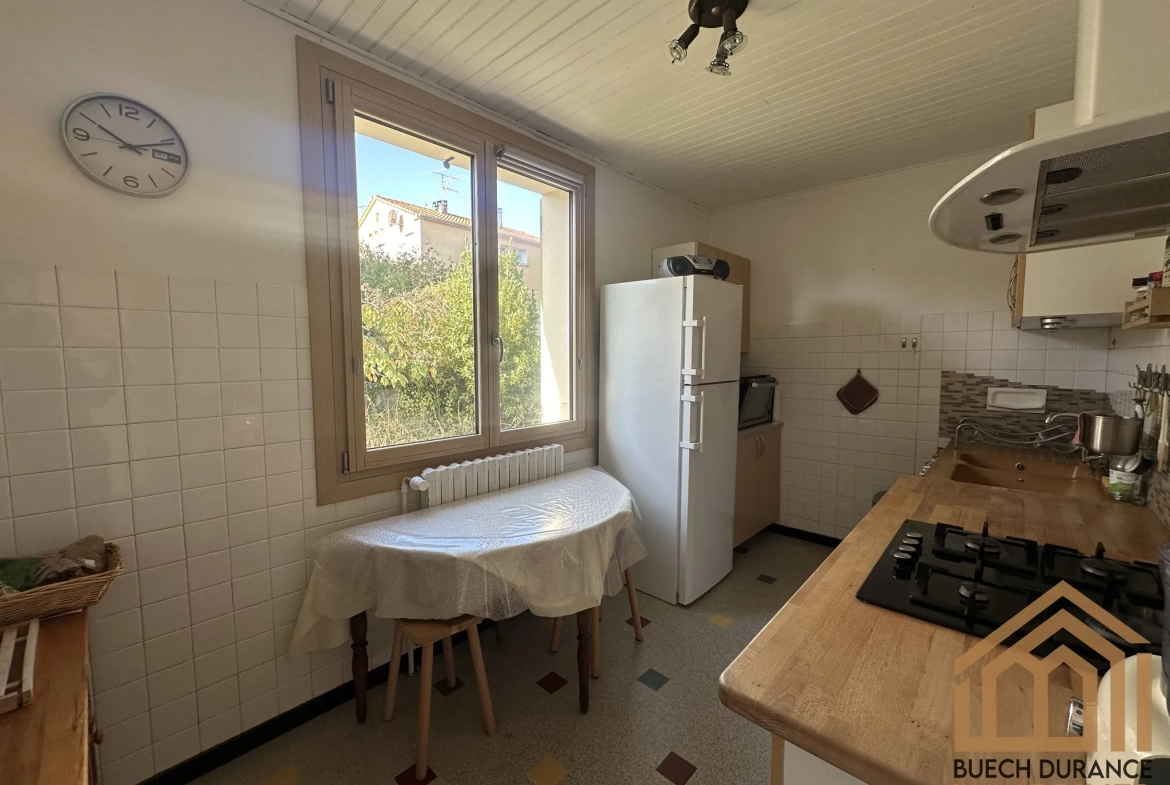 Maison individuelle à vendre à Laragne-Montéglin, 82 m² avec garage et jardin 