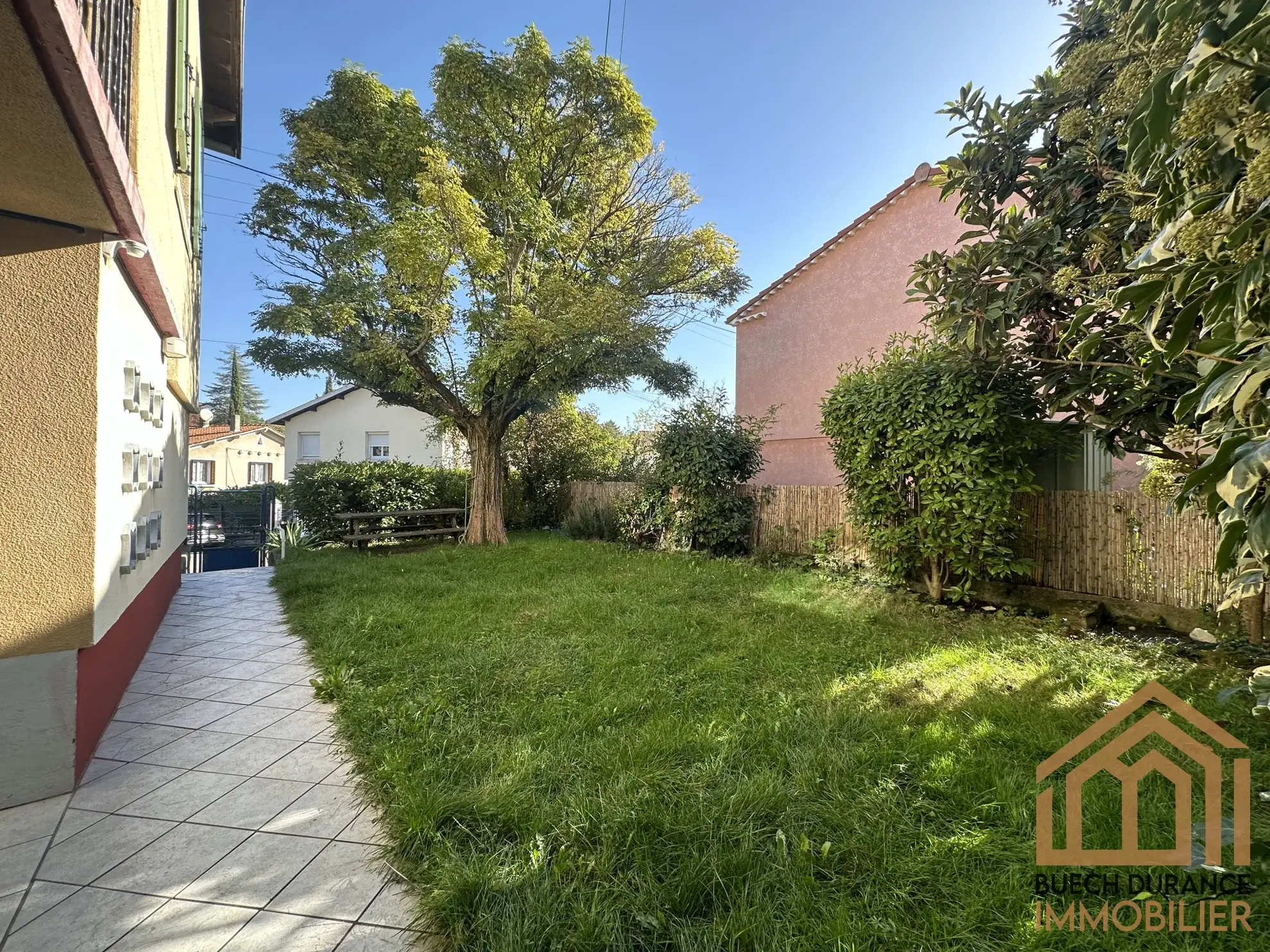 Maison individuelle à vendre à Laragne-Montéglin, 82 m² avec garage et jardin 