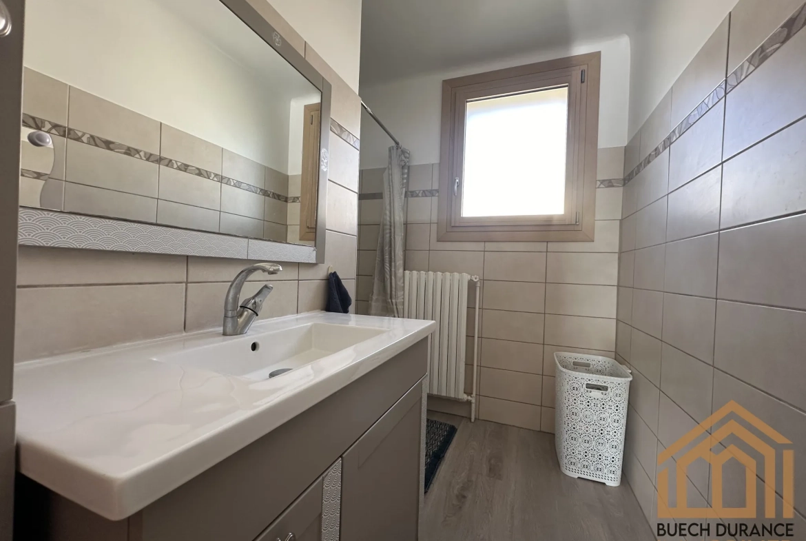 Maison individuelle à vendre à Laragne-Montéglin, 82 m² avec garage et jardin 