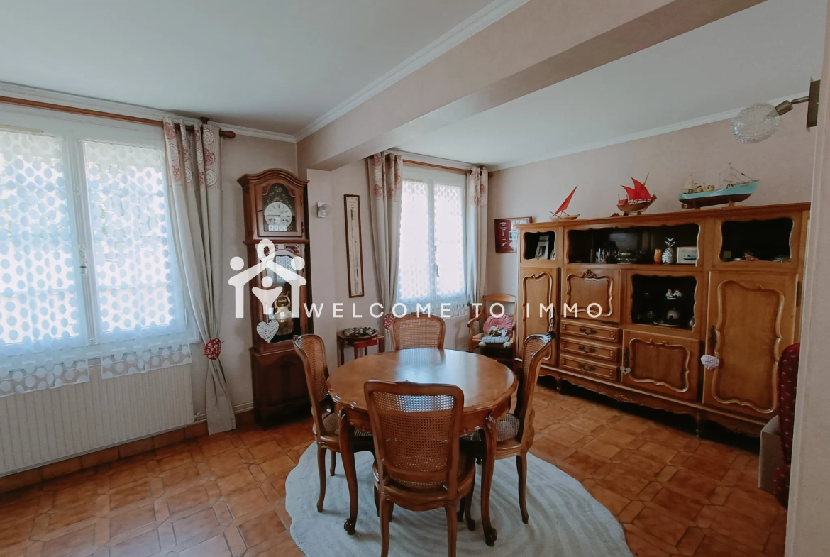 Maison familiale de 93m² à La Rochelle avec jardin, garage et terrasse 