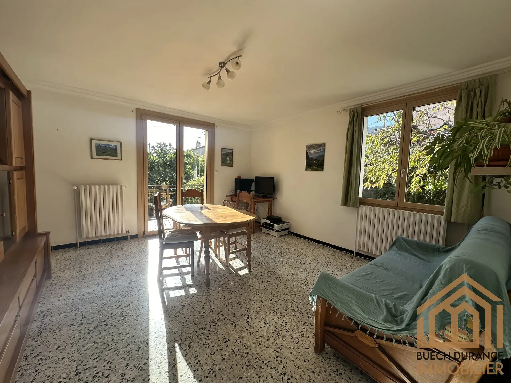 Maison individuelle à vendre à Laragne-Montéglin, 82 m² avec garage et jardin 