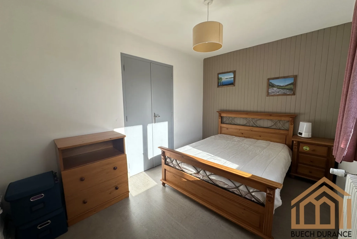 Maison individuelle à vendre à Laragne-Montéglin, 82 m² avec garage et jardin 