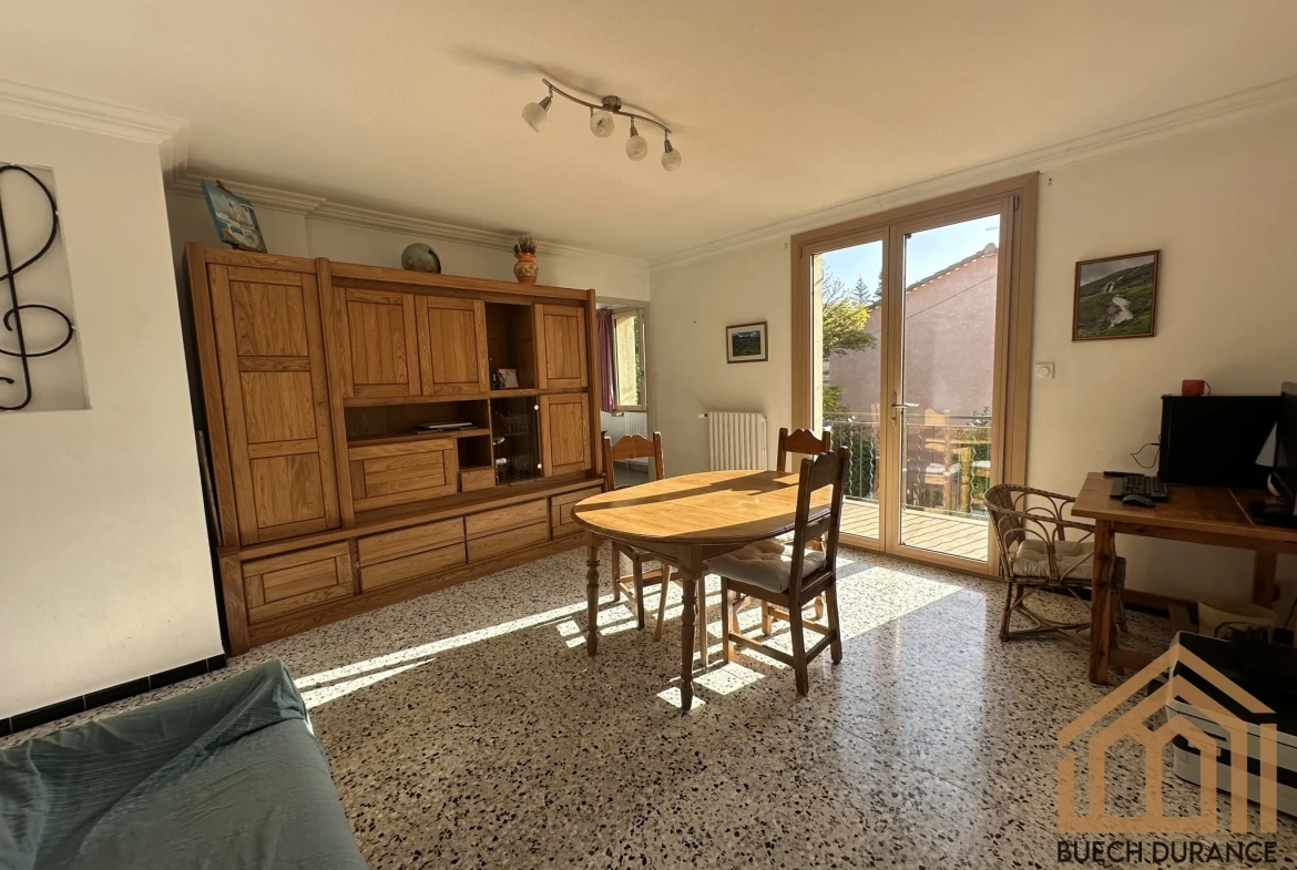 Maison individuelle à vendre à Laragne-Montéglin, 82 m² avec garage et jardin 