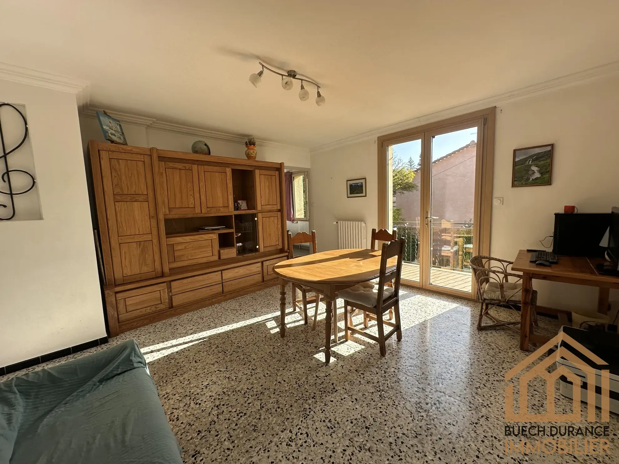 Maison individuelle à vendre à Laragne-Montéglin, 82 m² avec garage et jardin 