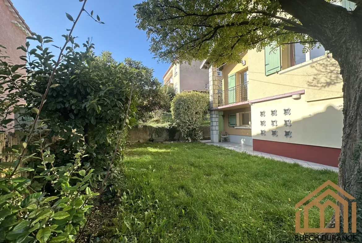 Maison individuelle à vendre à Laragne-Montéglin, 82 m² avec garage et jardin 
