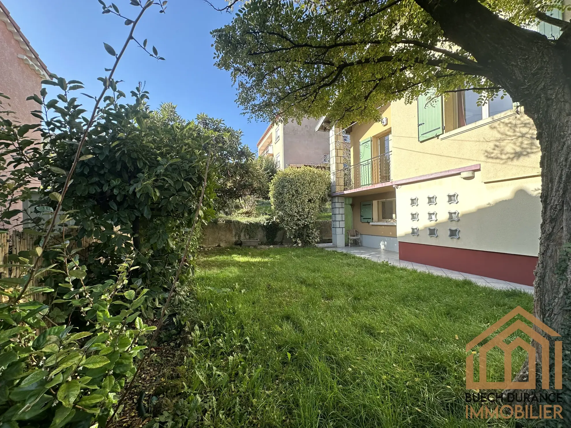 Maison individuelle à vendre à Laragne-Montéglin, 82 m² avec garage et jardin 
