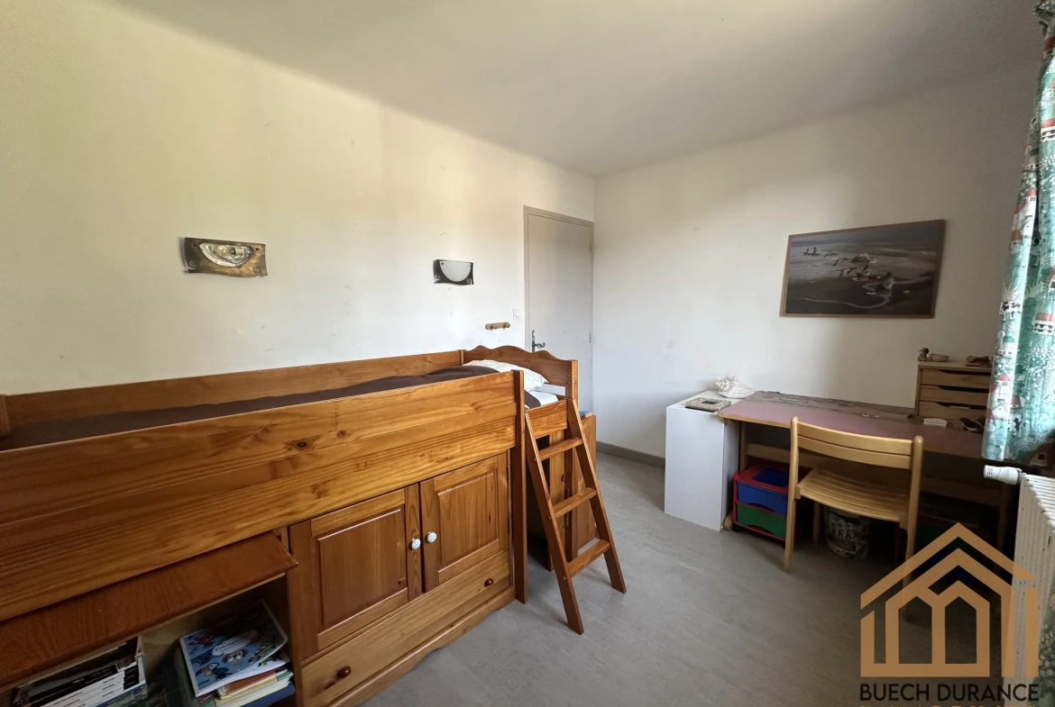 Maison individuelle à vendre à Laragne-Montéglin, 82 m² avec garage et jardin 