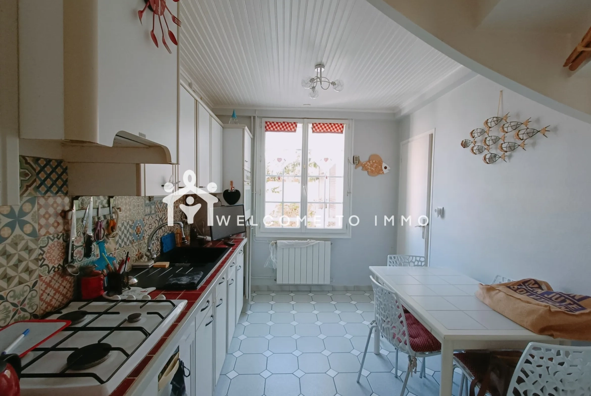 Maison familiale de 93m² à La Rochelle avec jardin, garage et terrasse 