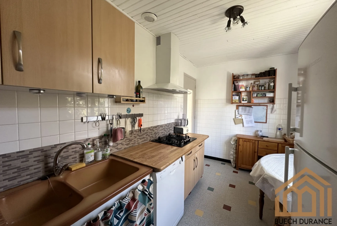 Maison individuelle à vendre à Laragne-Montéglin, 82 m² avec garage et jardin 
