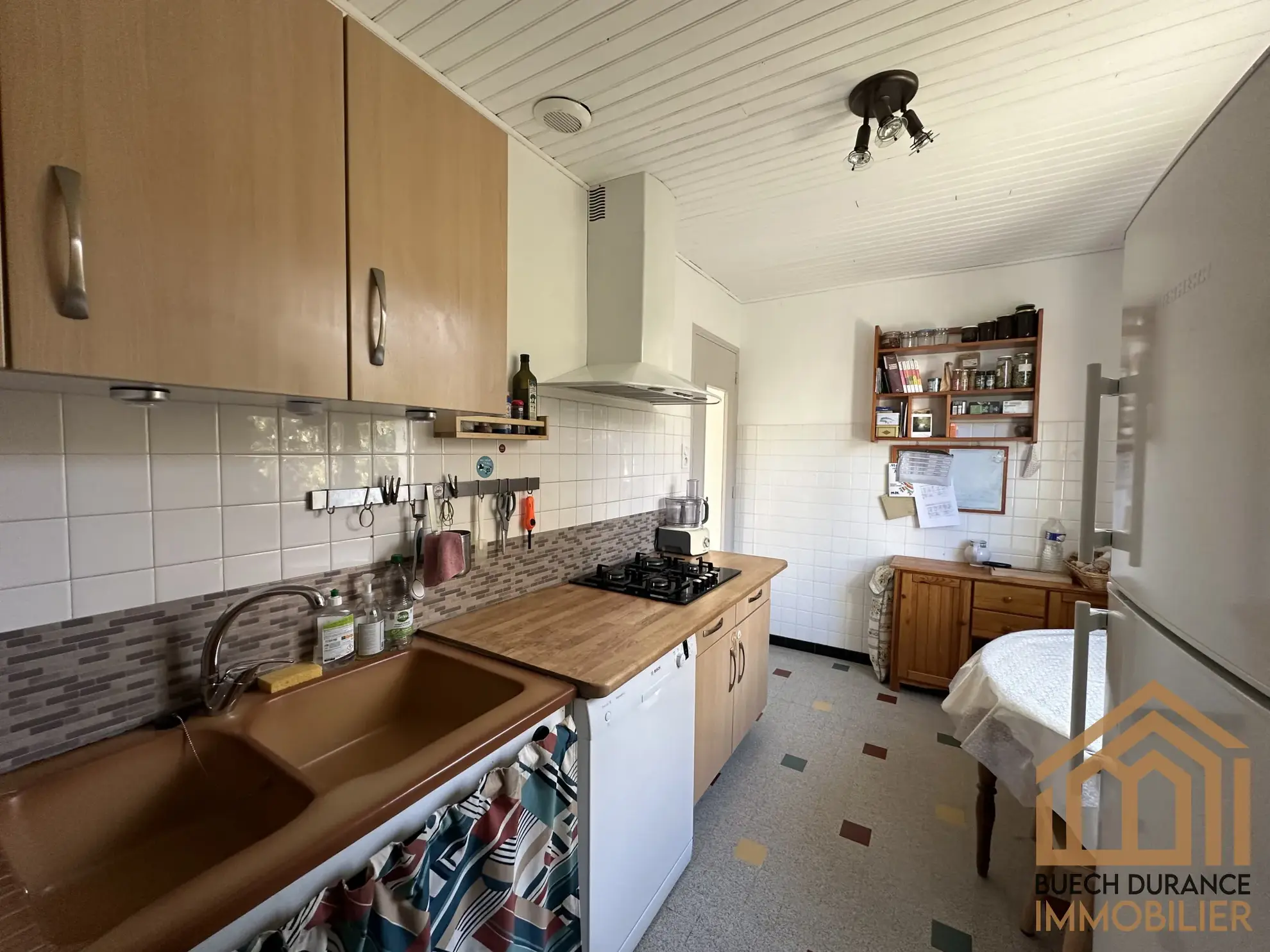 Maison individuelle à vendre à Laragne-Montéglin, 82 m² avec garage et jardin 
