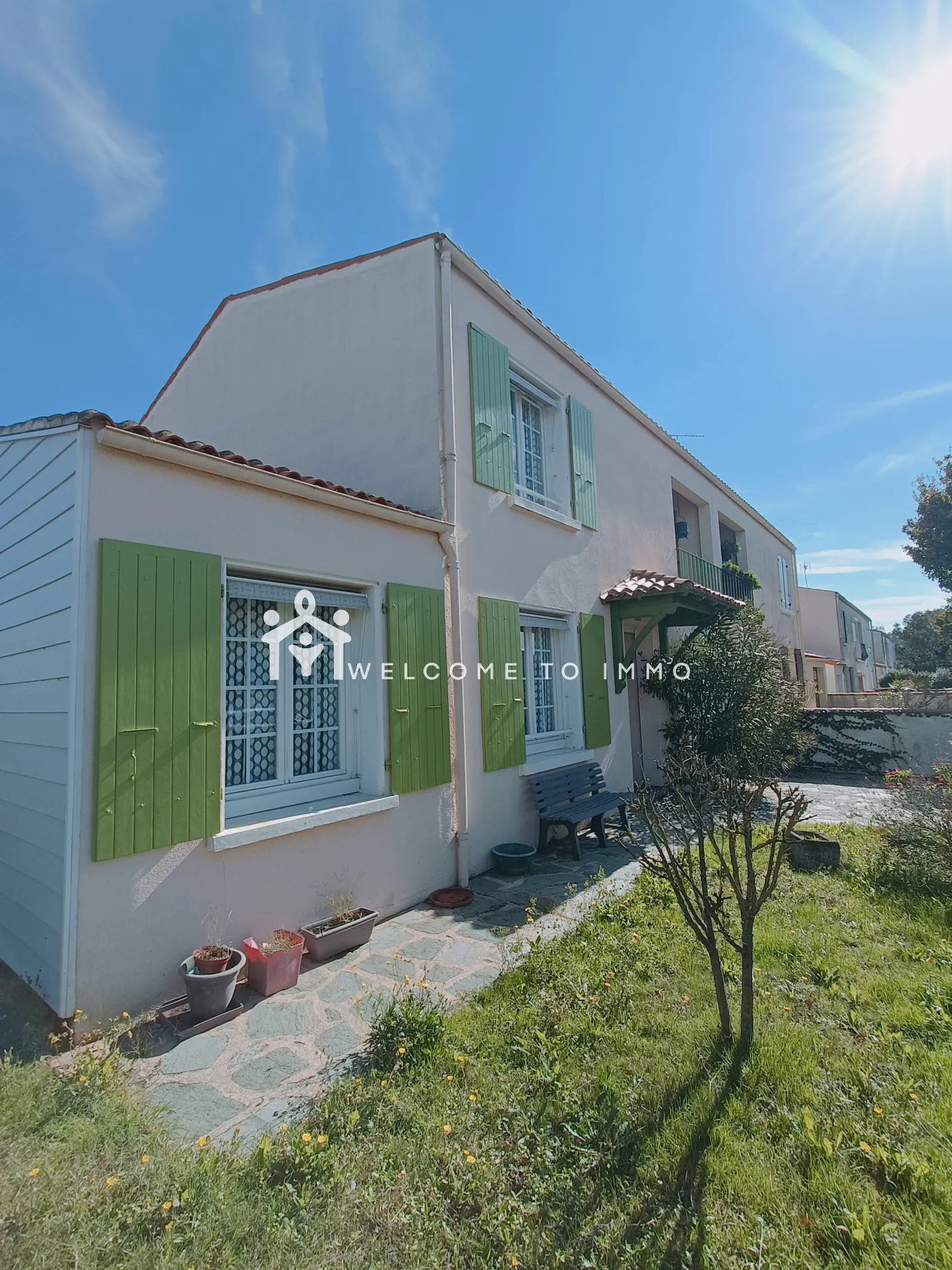Maison familiale de 93m² à La Rochelle avec jardin, garage et terrasse 