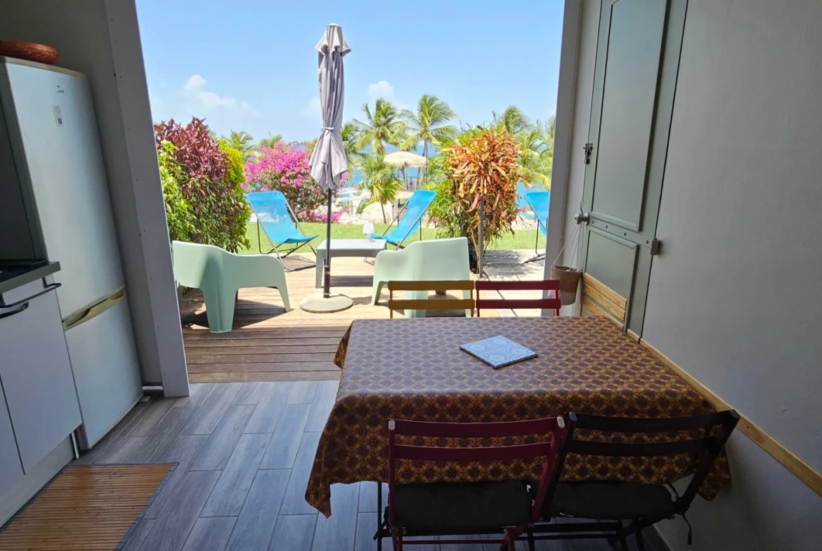 Studio meublé avec vue mer, terrasse et jardin au Diamant 