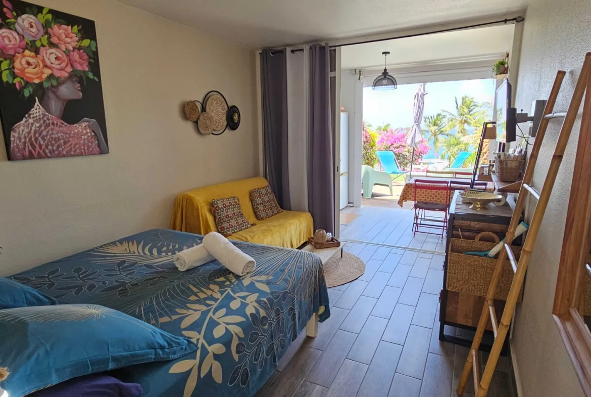 Studio meublé avec vue mer, terrasse et jardin au Diamant 