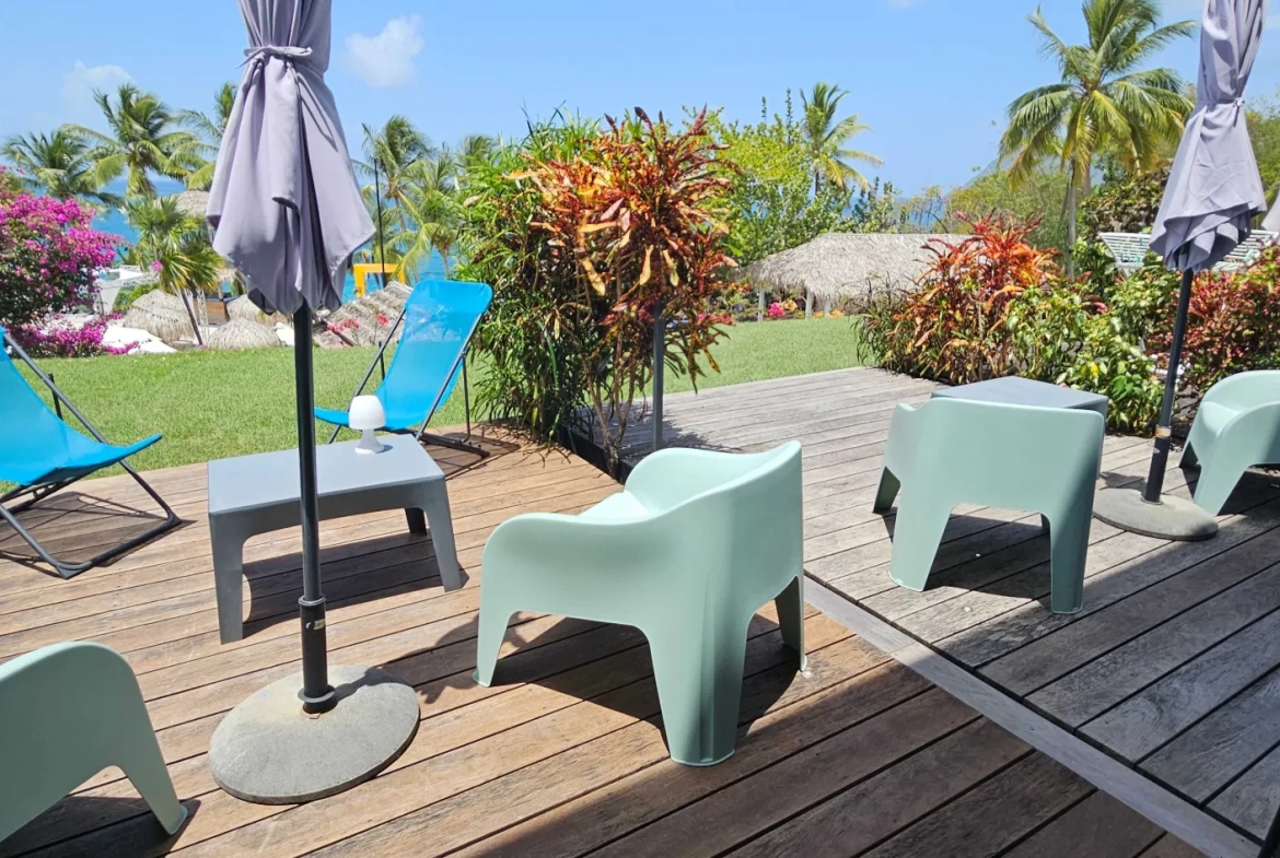 Studio meublé avec vue mer, terrasse et jardin au Diamant 