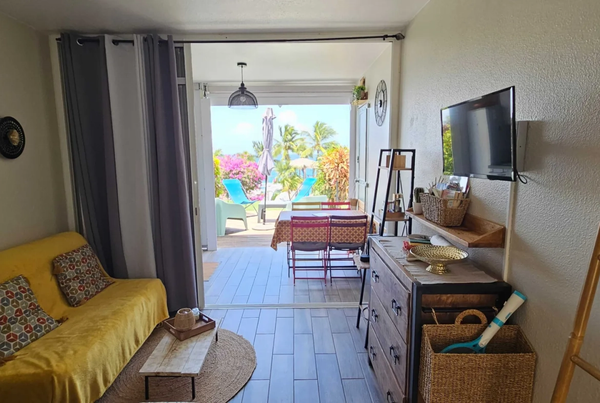 Studio meublé avec vue mer, terrasse et jardin au Diamant 