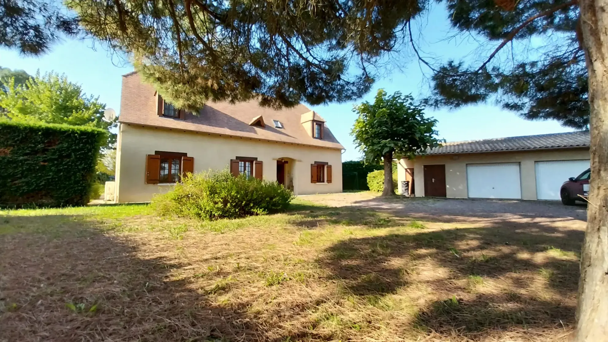 Maison familiale avec 4 chambres, piscine couverte à Prigonrieux 