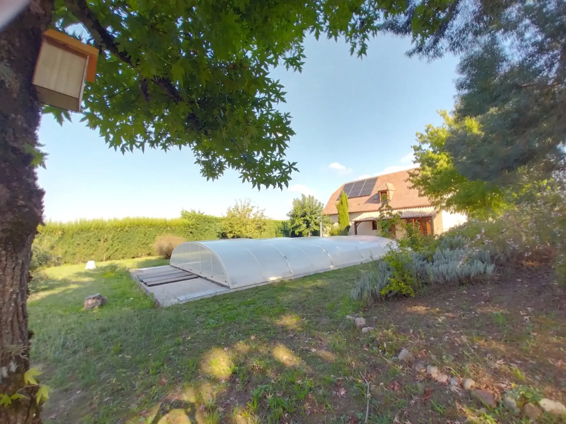 Maison familiale avec 4 chambres, piscine couverte à Prigonrieux 
