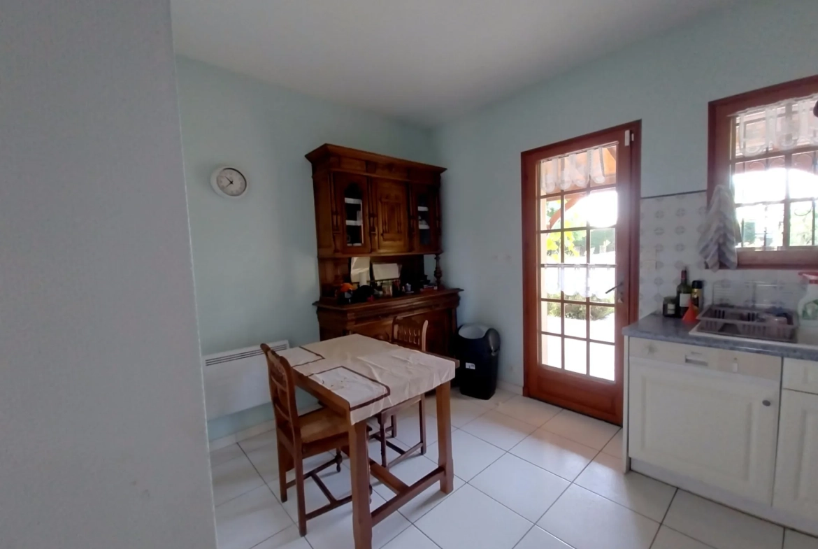 Maison familiale avec 4 chambres, piscine couverte à Prigonrieux 