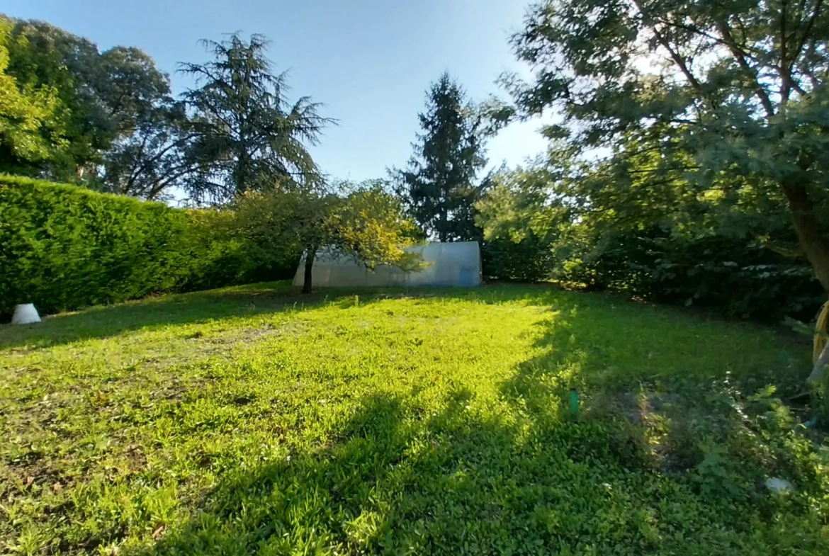 Maison familiale avec 4 chambres, piscine couverte à Prigonrieux 