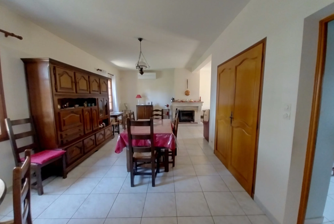 Maison familiale avec 4 chambres, piscine couverte à Prigonrieux 