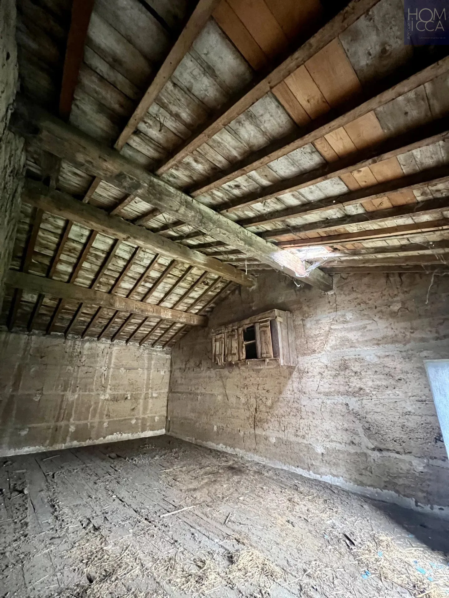 Ancienne dépendance en pierre de 135m² à Ternay, terrain arboré de 755m² 