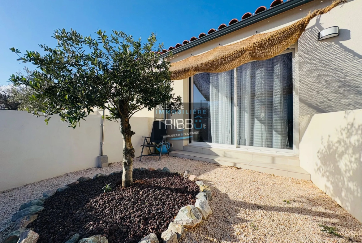 Villa à Thuir de plain-pied, 2 chambres avec jardin, garage et terrasse 
