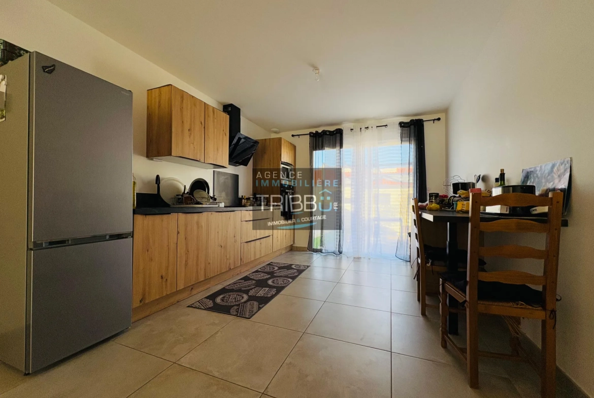 Villa à Thuir de plain-pied, 2 chambres avec jardin, garage et terrasse 