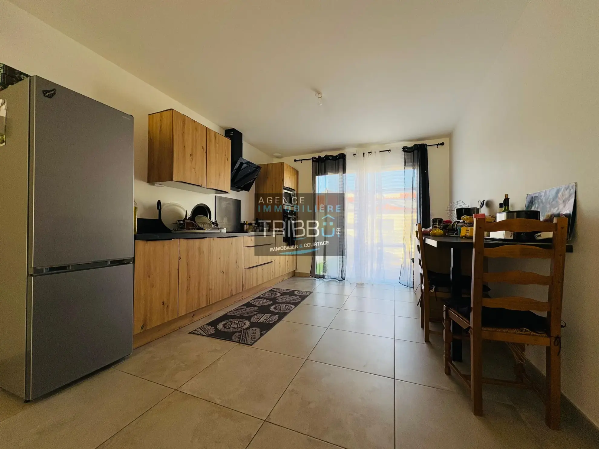 Villa à Thuir de plain-pied, 2 chambres avec jardin, garage et terrasse 